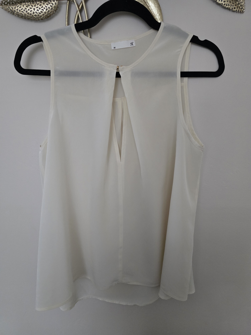 Silk Ivory Sleeveless Keyhole Camisole Size 36